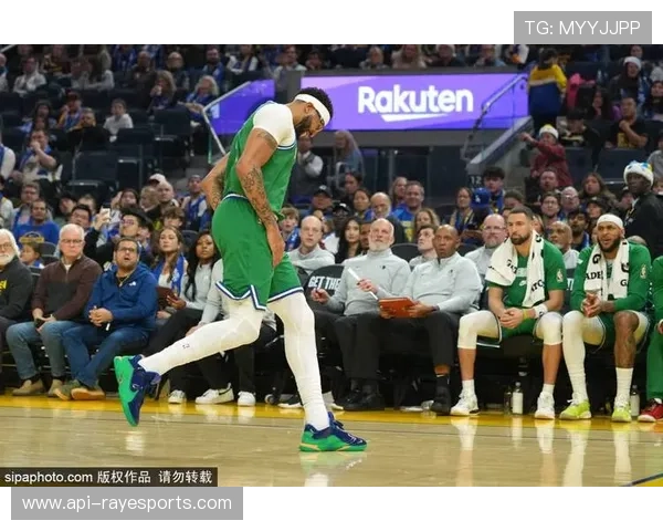 勇士三分雨横扫黄蜂,连续三场10人命中三分创历史纪录