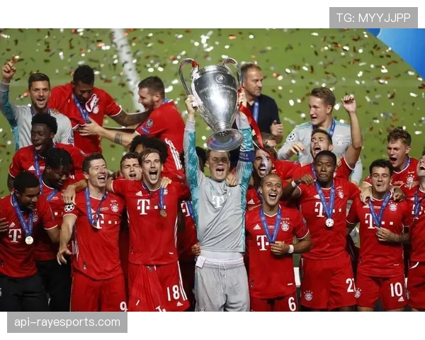 拜仁慕尼黑与巴黎圣日耳曼开场频繁尝试长传，适应对方直接人盯人防守